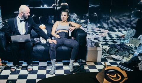 ŽENA FILMOVÉHO KRITIKA